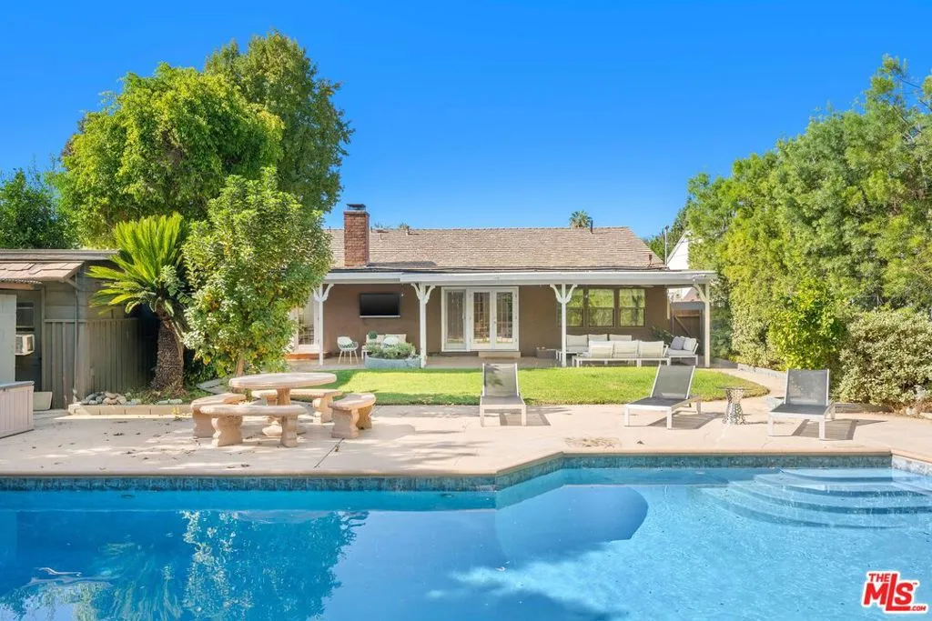 6134 Longridge Avenue, Van Nuys, California 91401 home-pic-31